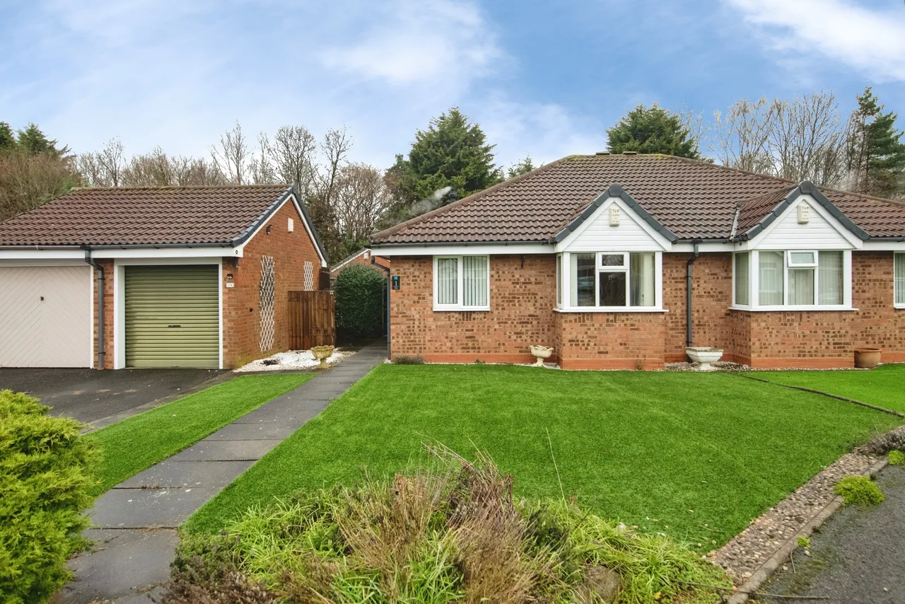 2 bed house for sale — Zions Close, Cradley Heath