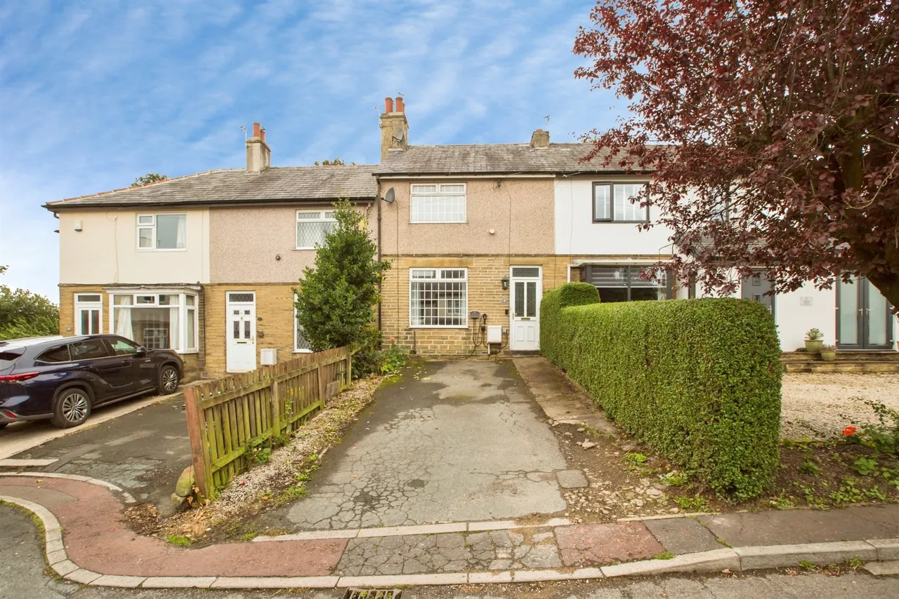 2 bed house for sale — Holme Drive, HALIFAX