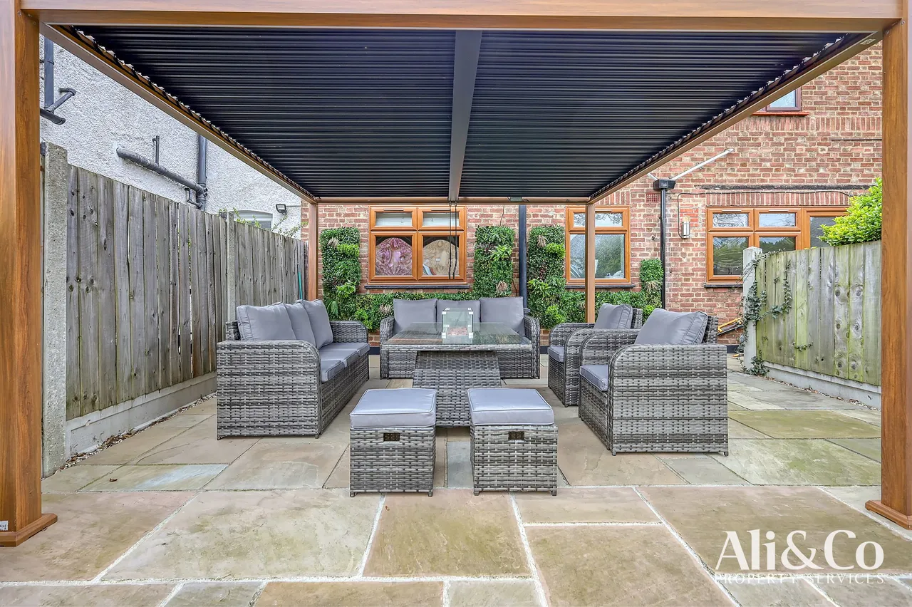 Como Street, Romford, Essex, RM7 7DT, photo 13