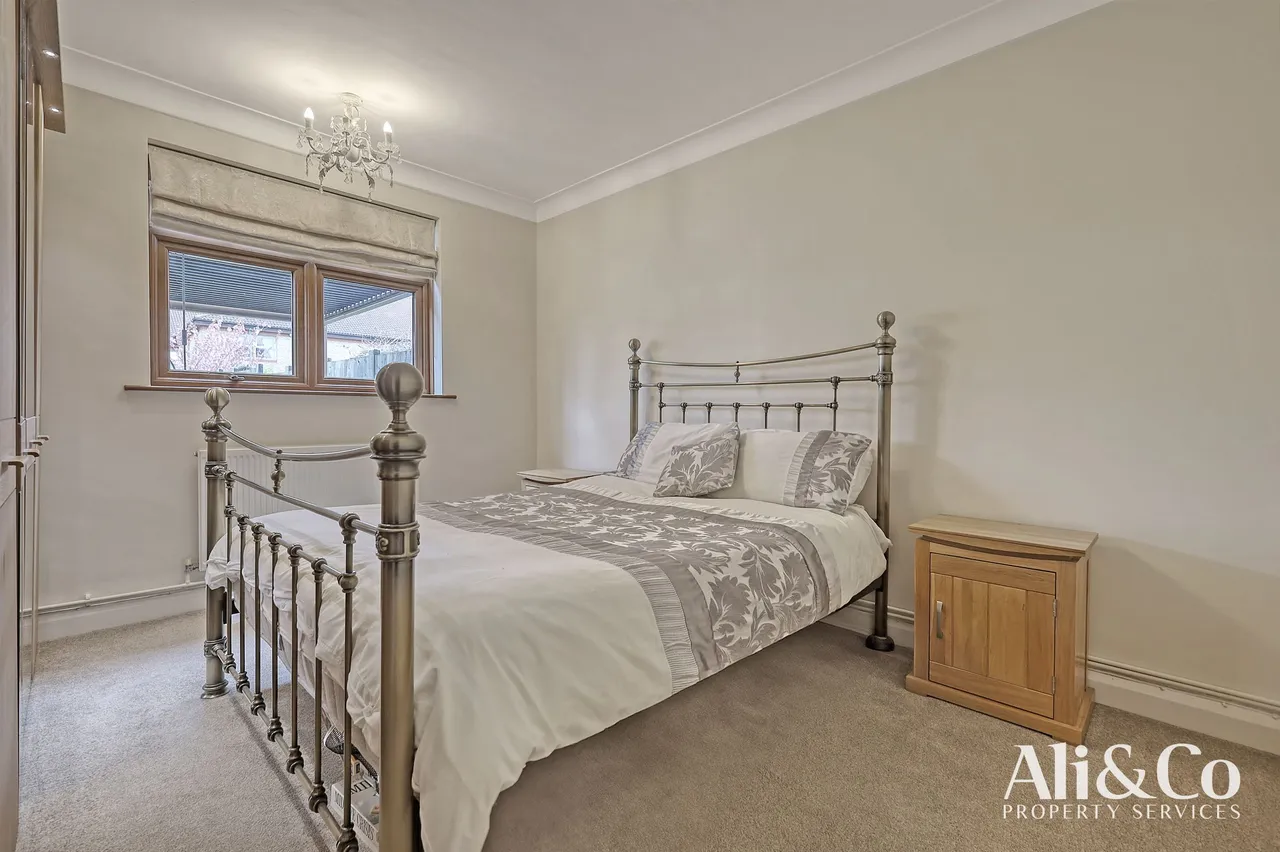 Como Street, Romford, Essex, RM7 7DT, photo 9