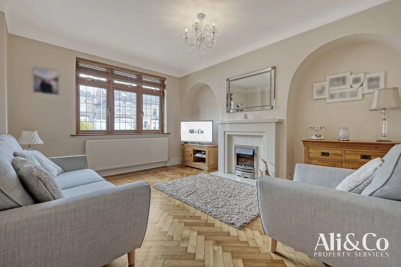 Como Street, Romford, Essex, RM7 7DT, photo 4