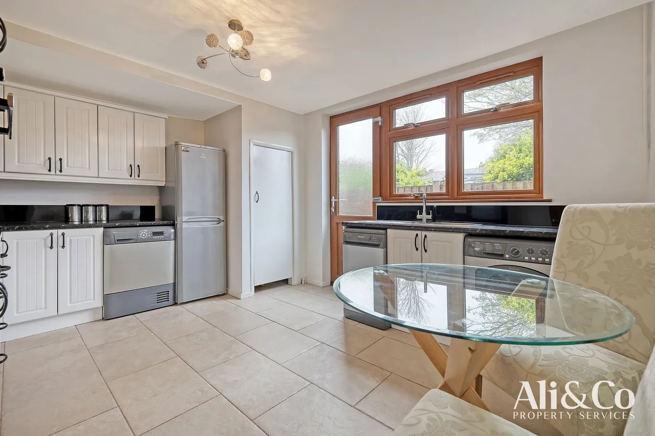 Como Street, Romford, Essex, RM7 7DT, photo 3