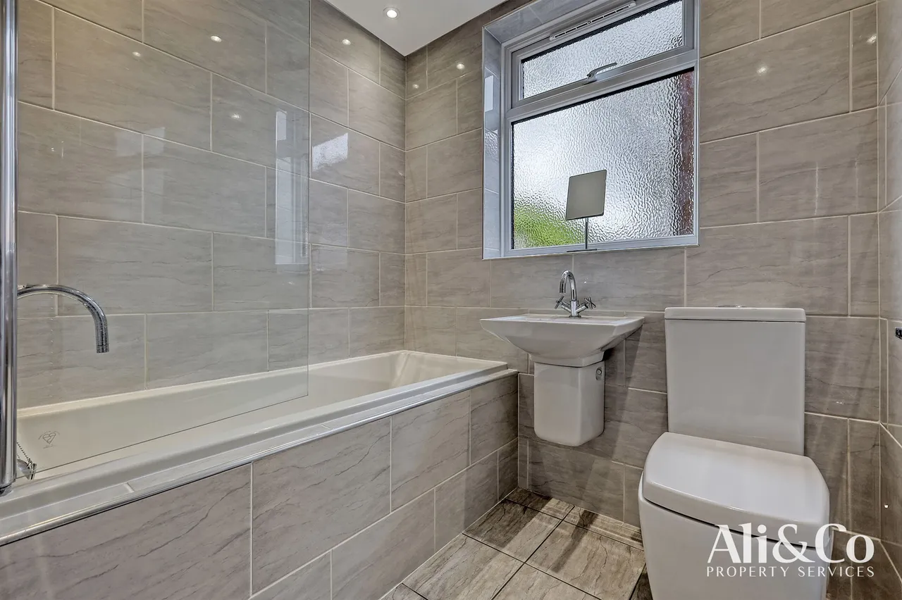 Como Street, Romford, Essex, RM7 7DT, photo 10