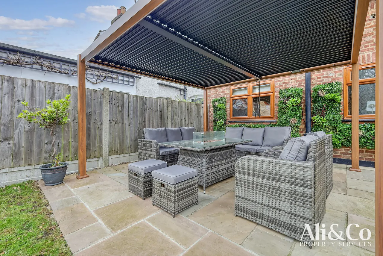 Como Street, Romford, Essex, RM7 7DT, photo 12