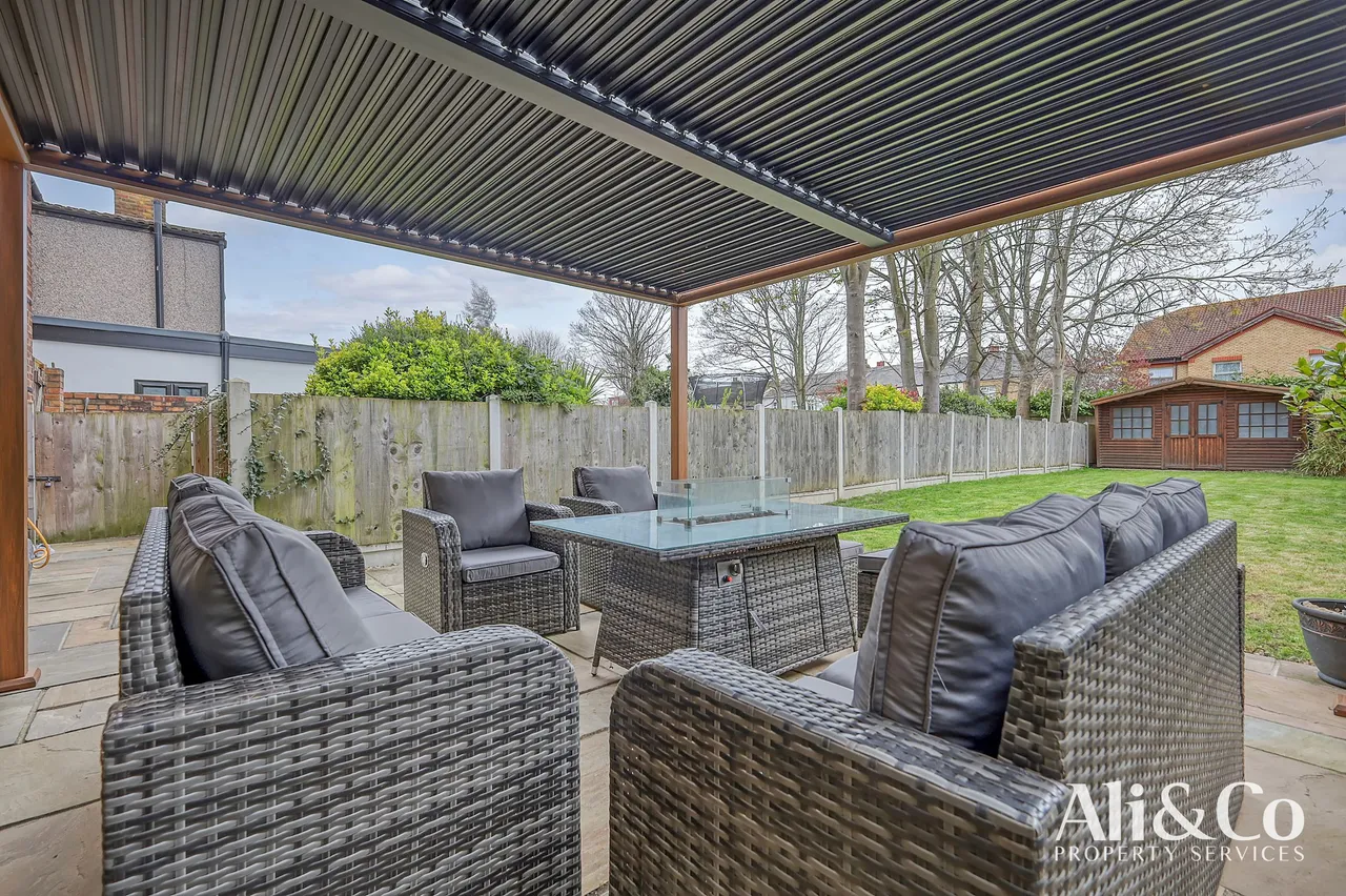 Como Street, Romford, Essex, RM7 7DT, photo 14