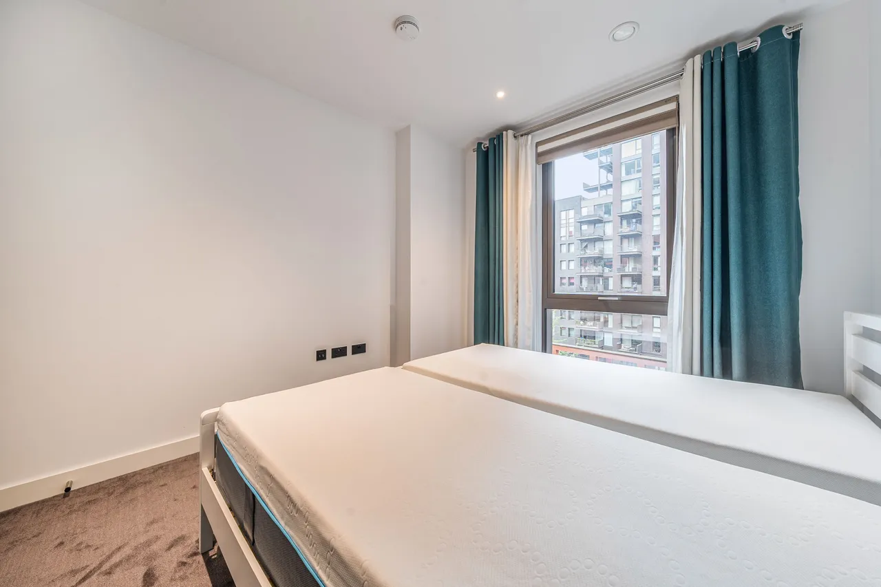 Embassy Gardens, SW11, photo 17