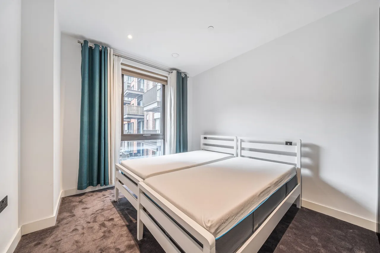 Embassy Gardens, SW11, photo 13