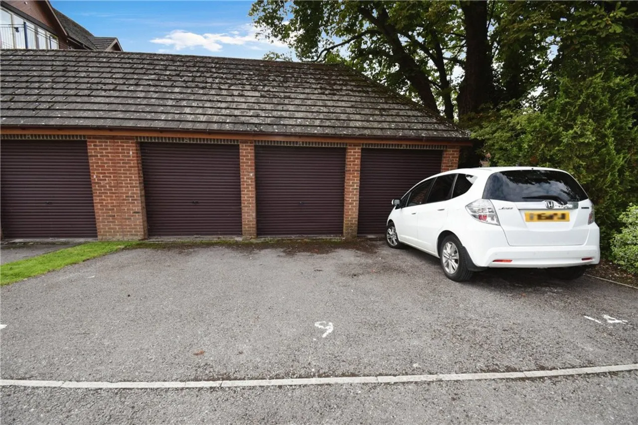Hollman Drive, Romsey, SO51, photo 9