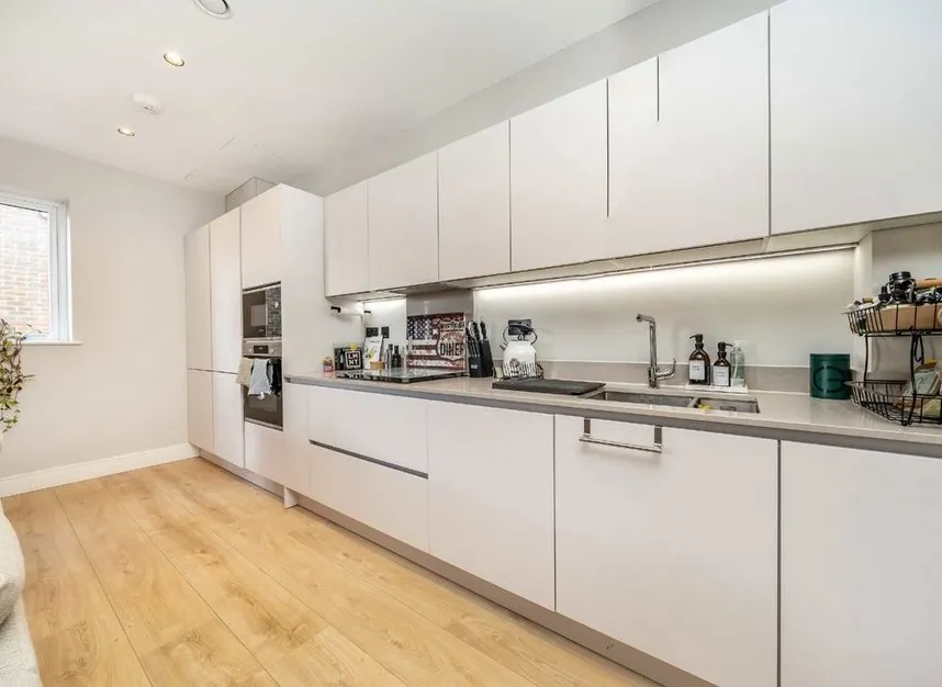Ballards Lane, Finchley, N3, photo 2