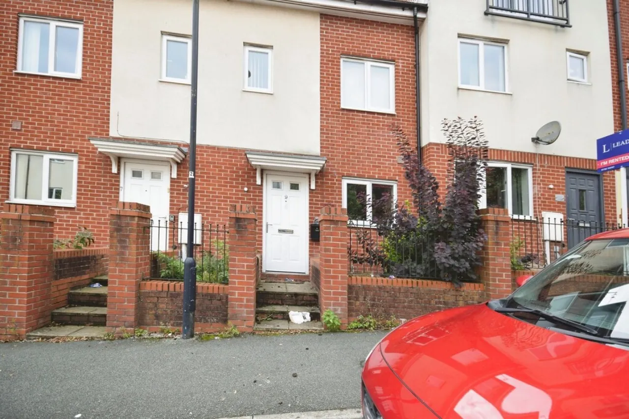 3 bed house to rent — Brentleigh Way, Hanley