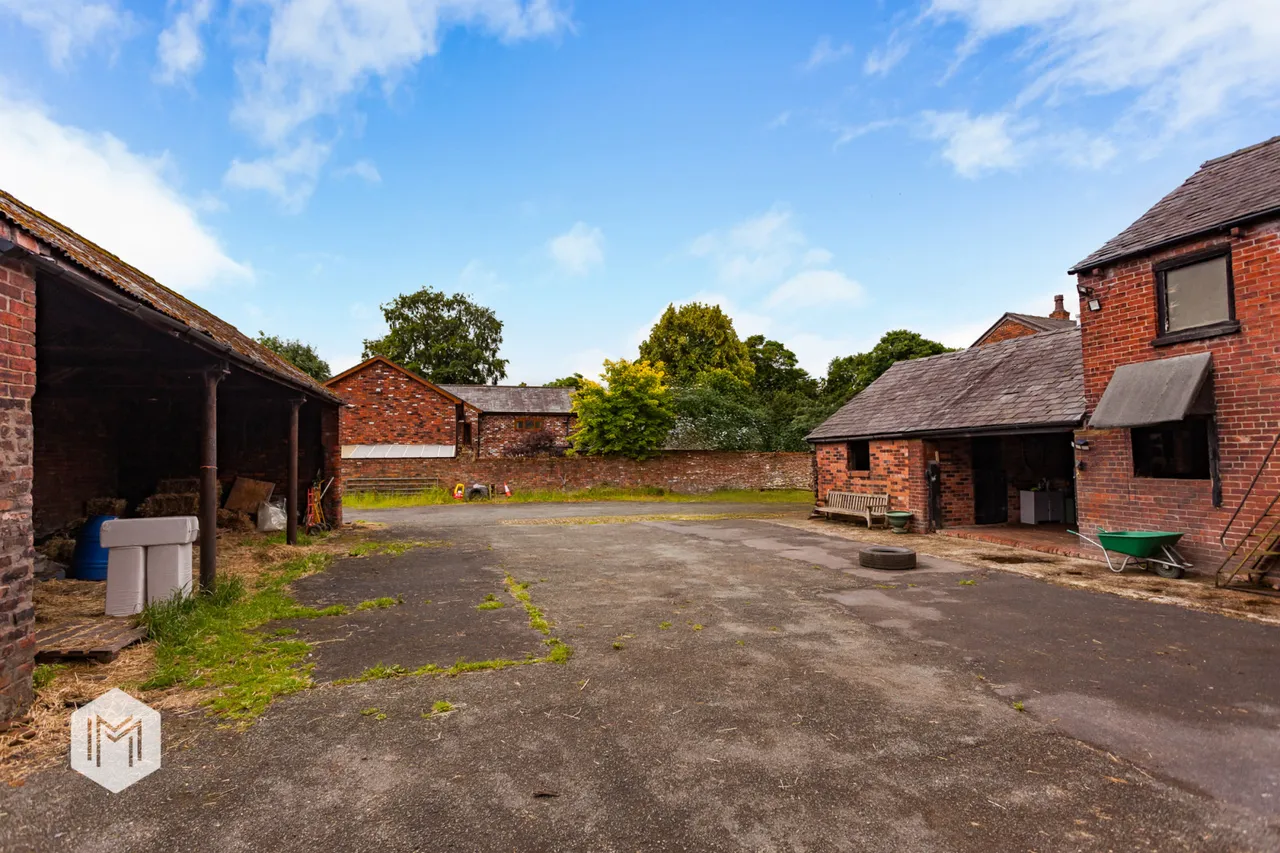 Bedford Lodge Farm Lodge Lane Manchester Road, Leigh, WN7 2NU, photo 5