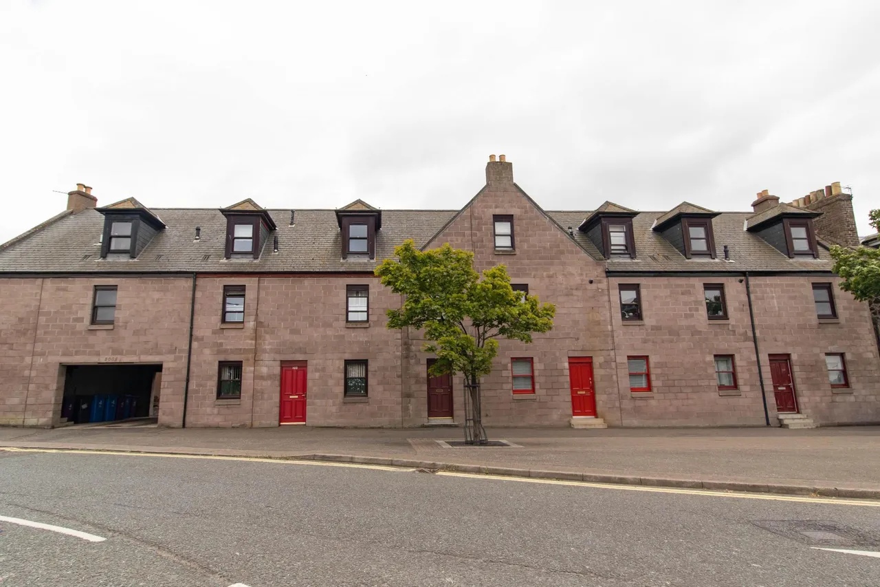 3 bed flat for sale, Bridge Street, Montrose, DD10