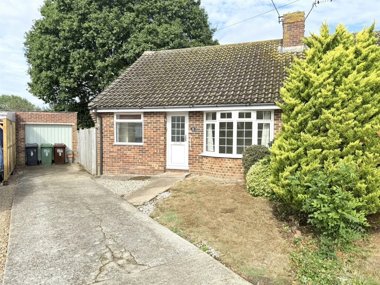 2 bed house to rent, Victoria Close, Polegate, BN26