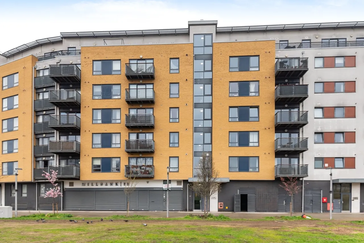 2 bed flat to rent — Tarves Way, London, SE10
