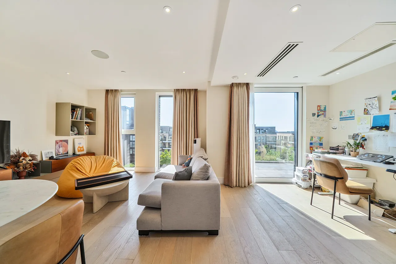 2 bed flat for sale — 67 Westbourne Apartments, 5 Central Avenue, London