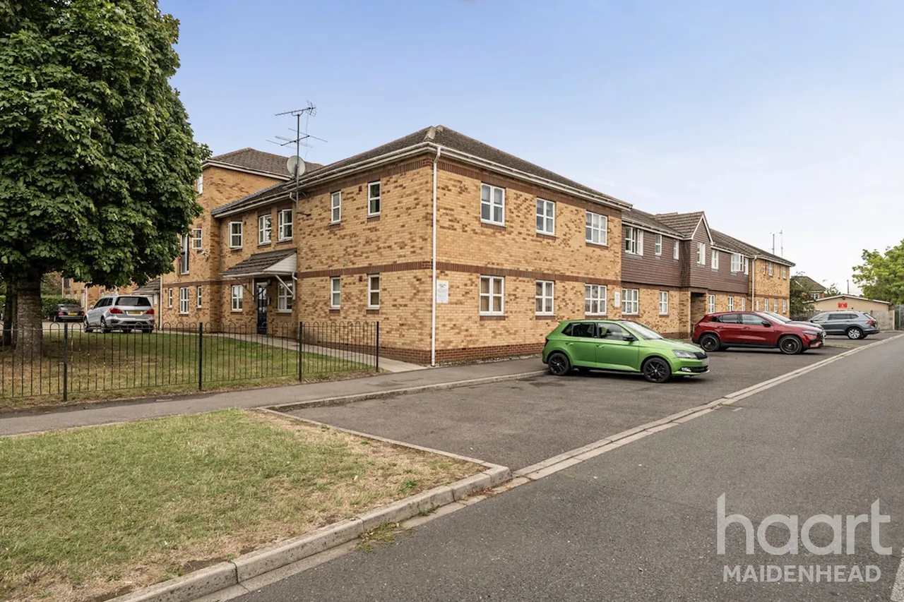 Cannon Gate, Slough, SL2, photo 2
