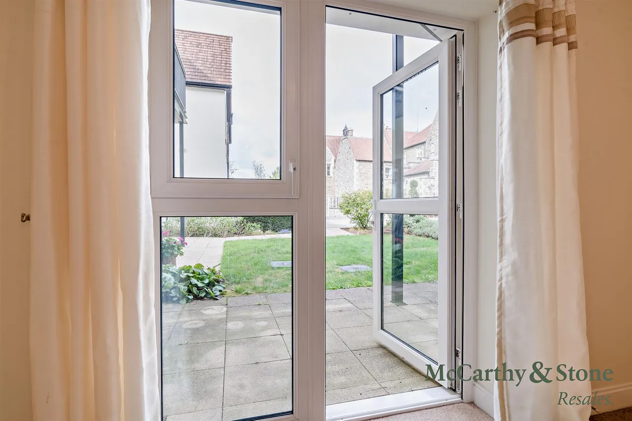 Broad Street, Staple Hill, BS16, photo 4