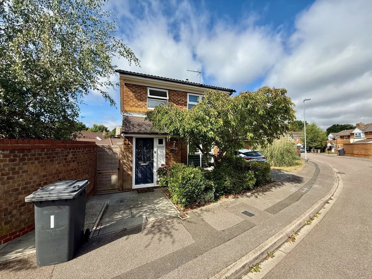 3 bed property to rent, Brierley Close, LU2