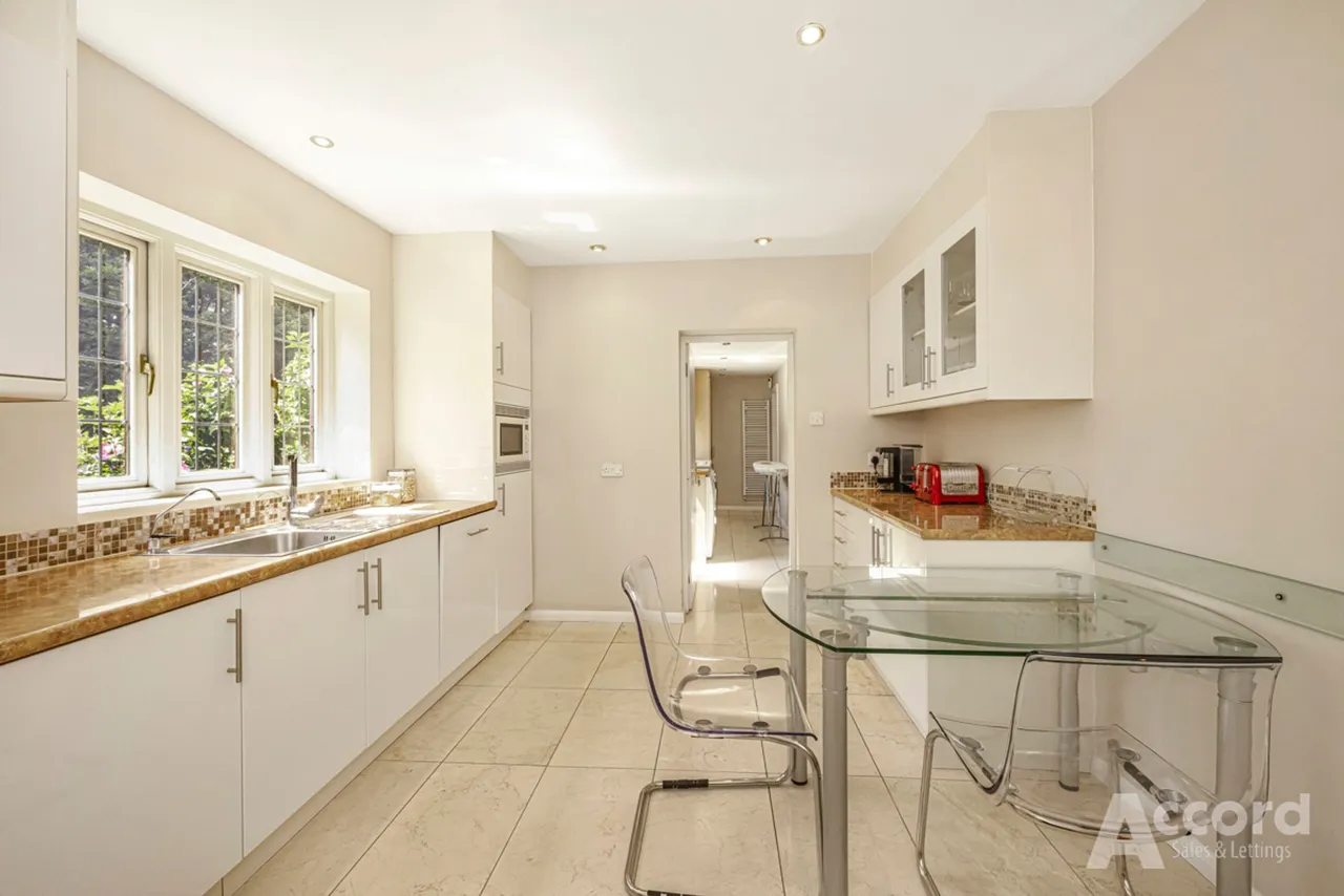 Clairvale, Hornchurch, RM11, photo 4