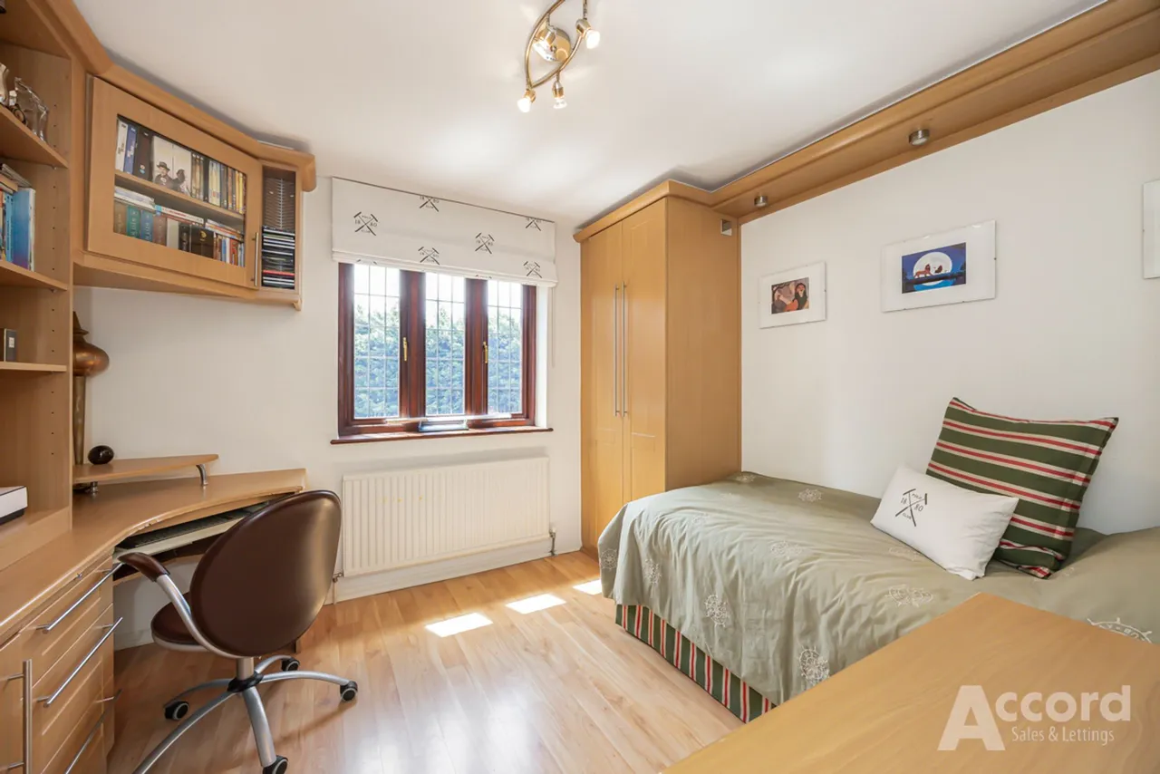 Clairvale, Hornchurch, RM11, photo 21