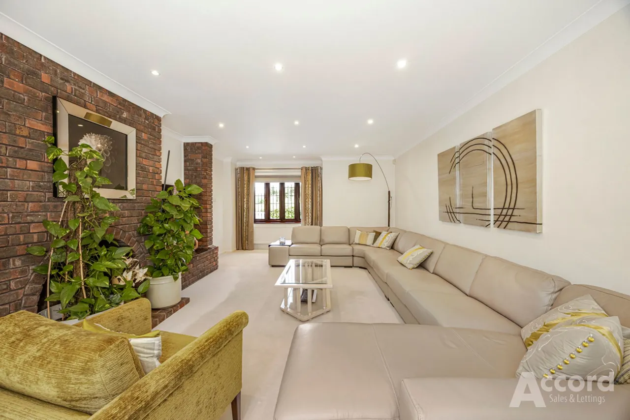 Clairvale, Hornchurch, RM11, photo 9