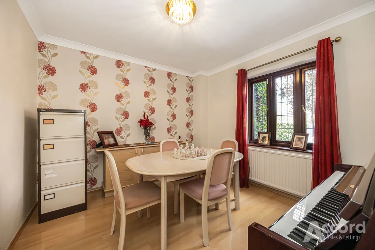 Clairvale, Hornchurch, RM11, photo 11