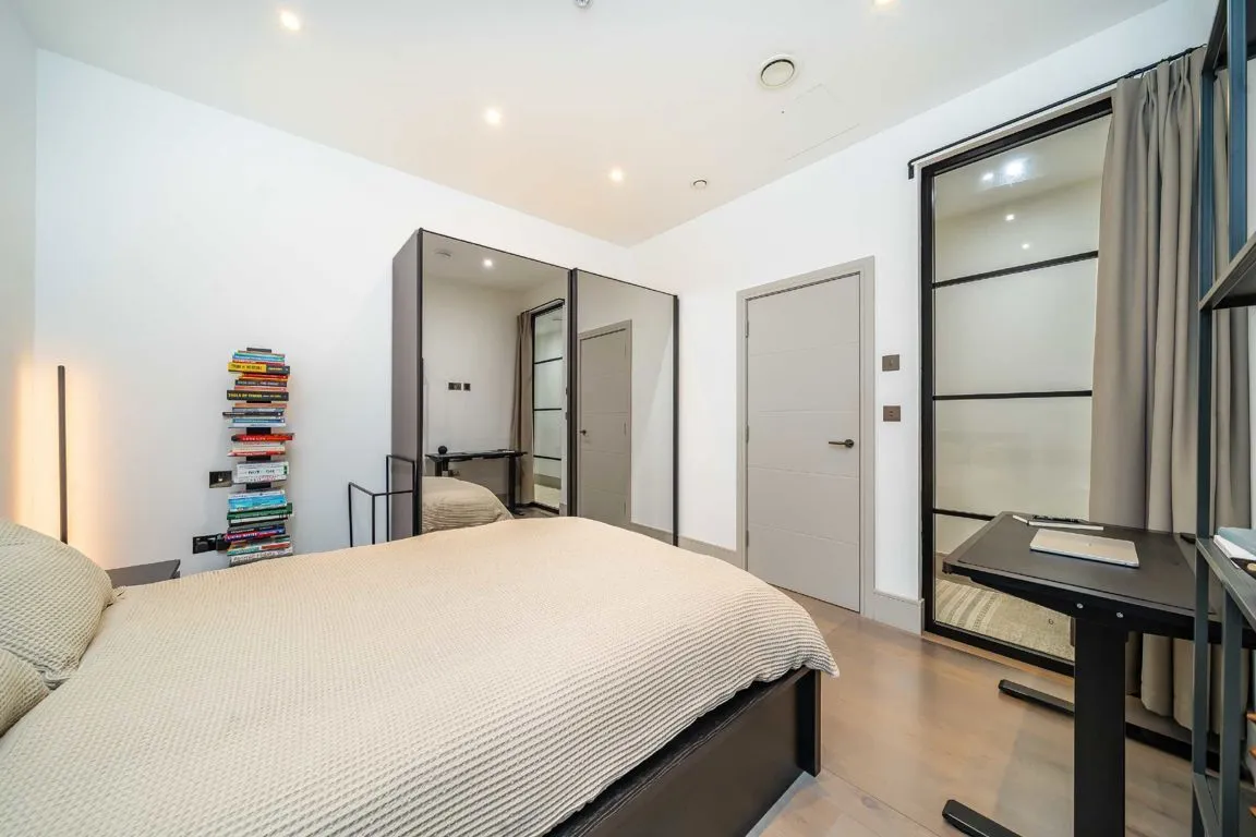 Clapham Road, SW9, photo 8