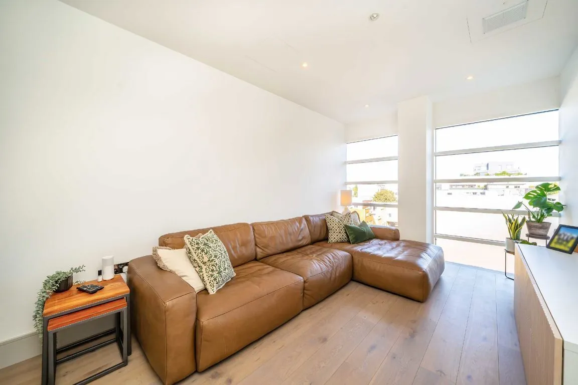 Clapham Road, SW9, photo 4