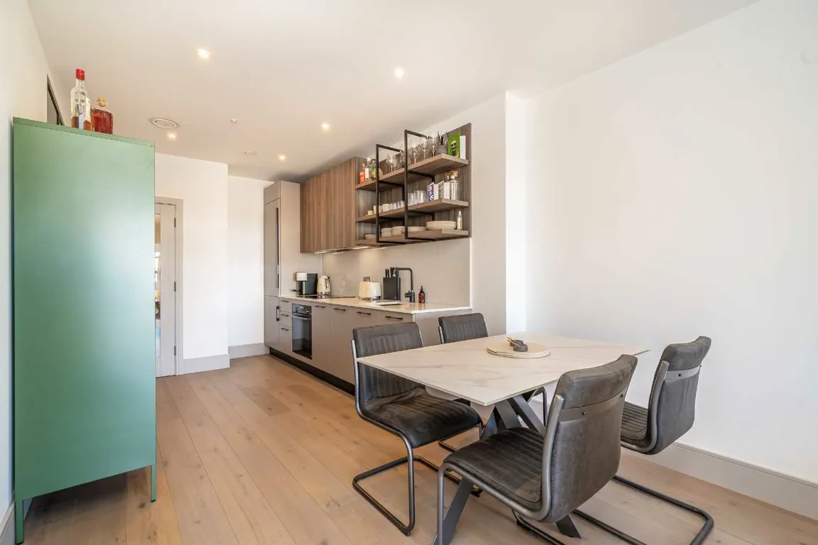 Clapham Road, SW9, photo 5