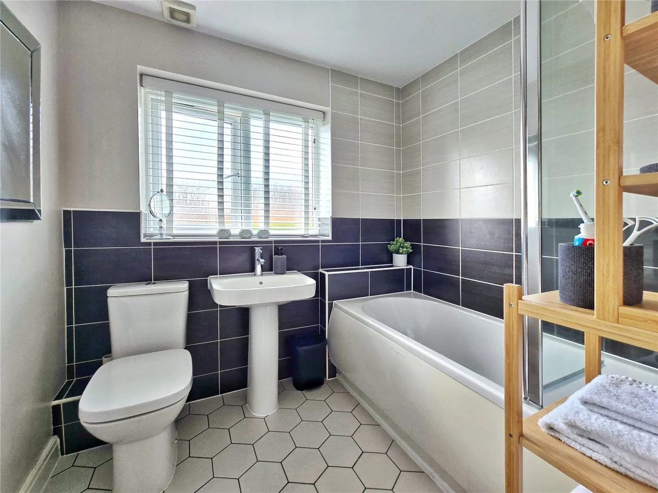 Varley Close, Bacup, OL13, photo 24