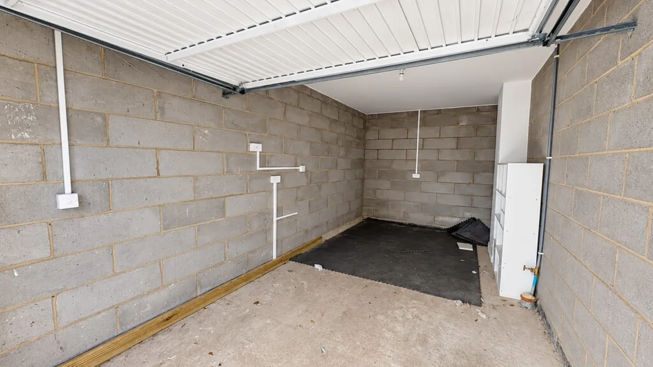Keighley, BD22, photo 20