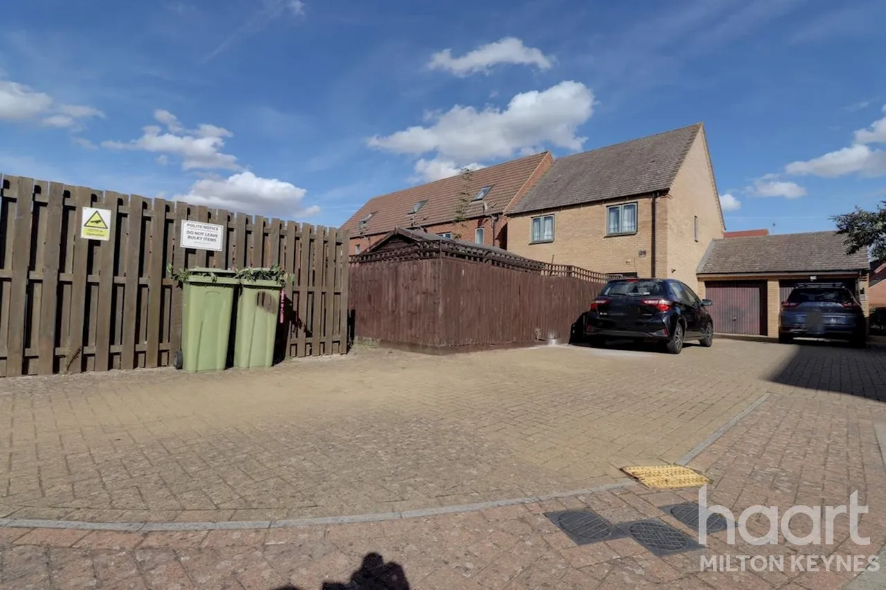 Aran Court, MK14, photo 24