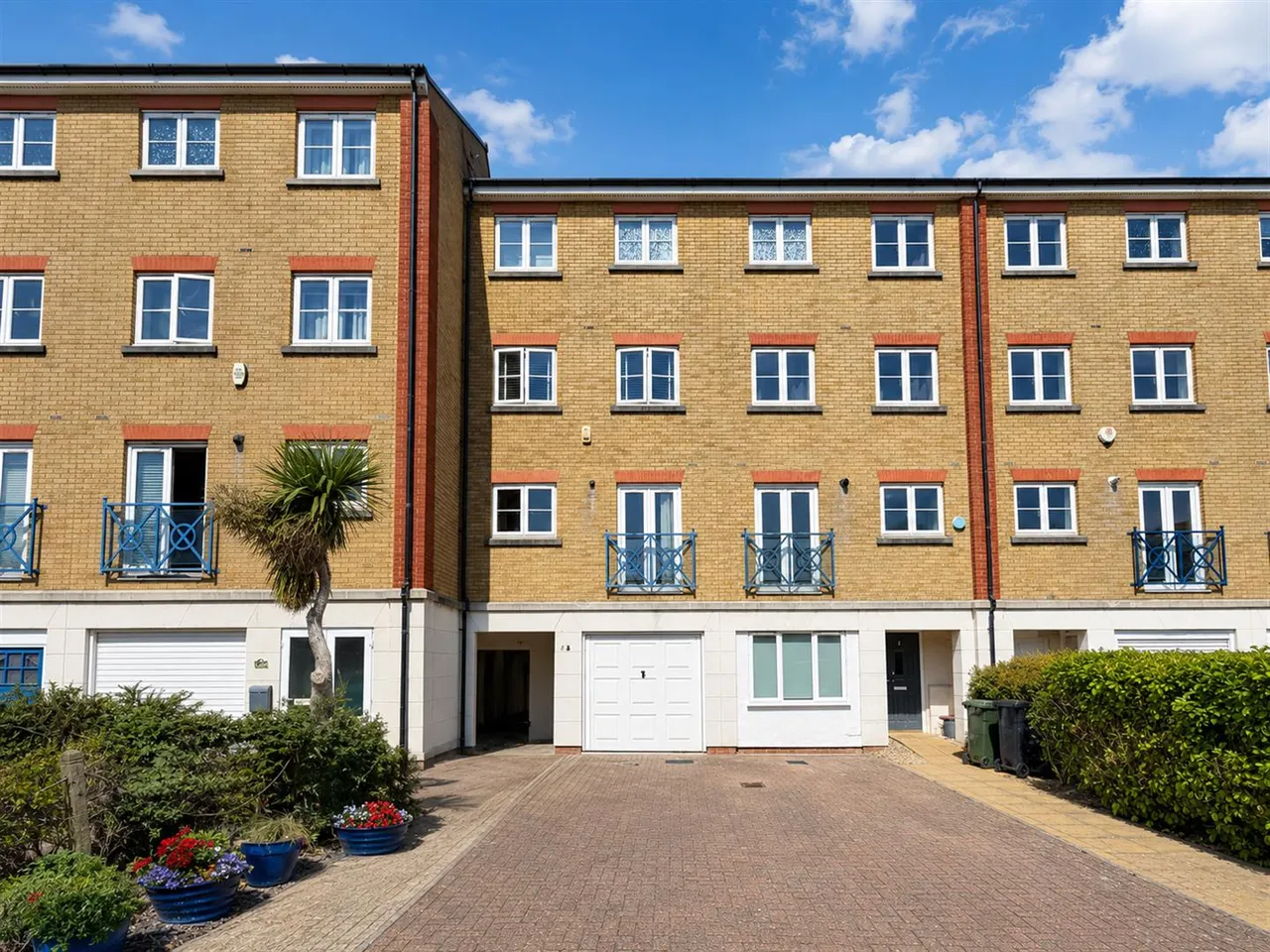 5 bed house to rent — St. Kitts Drive, Eastbourne, BN23 5TL