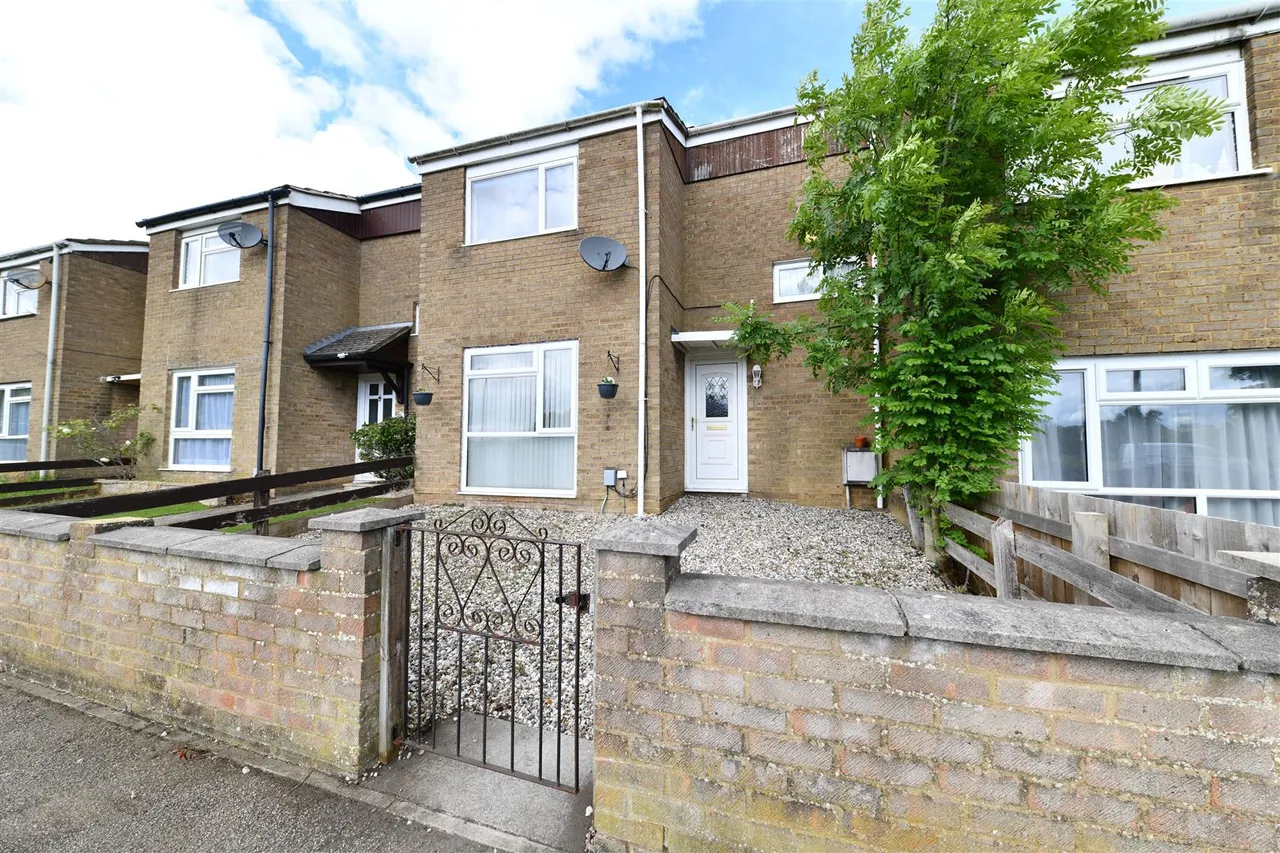 2 bed house for sale — York Road, Stevenage, Herts, SG1 4HH