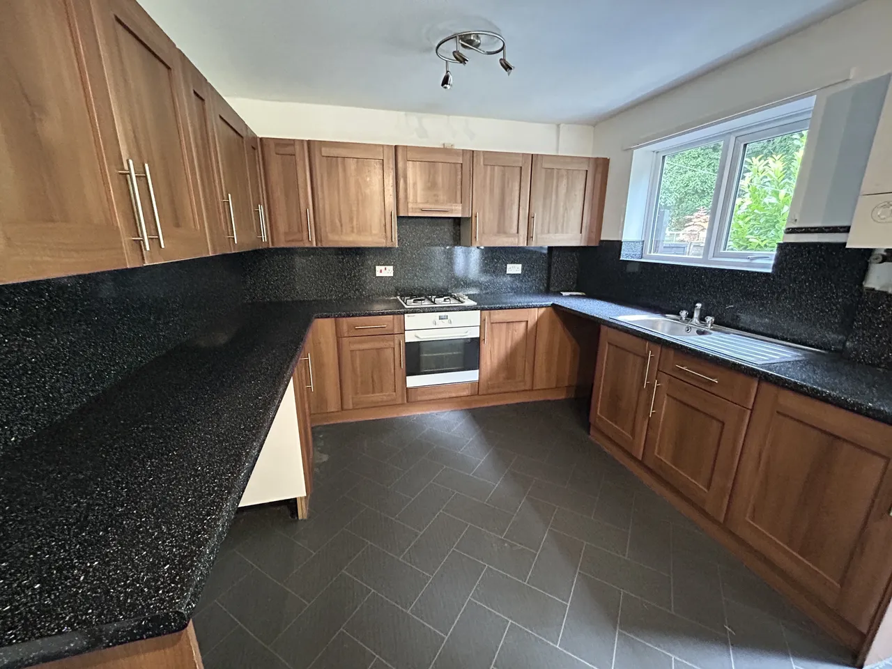 3 bed house to rent — Pontefract Close, Swinton, M27