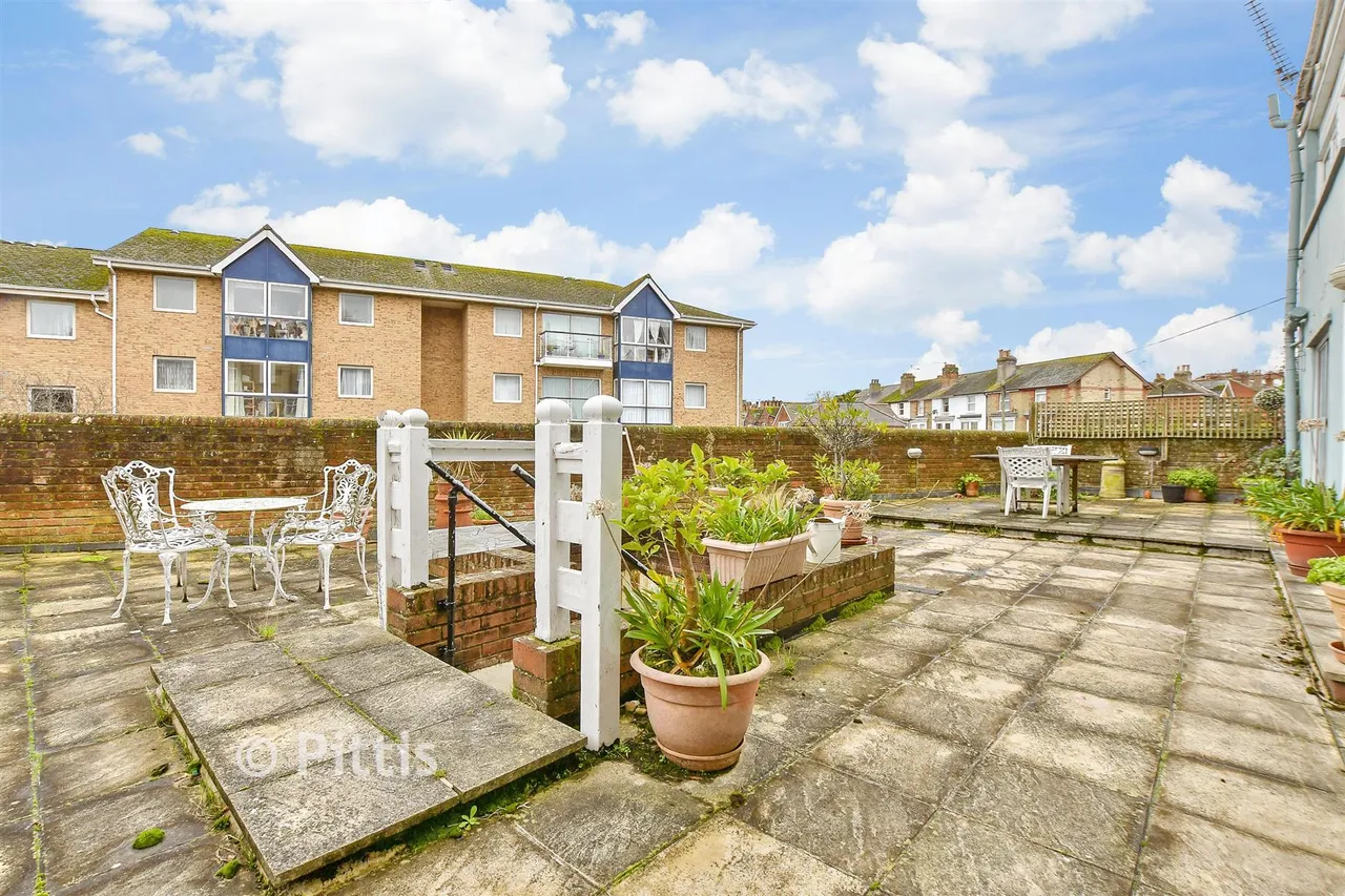 Terminus Road, Cowes, PO31, photo 2