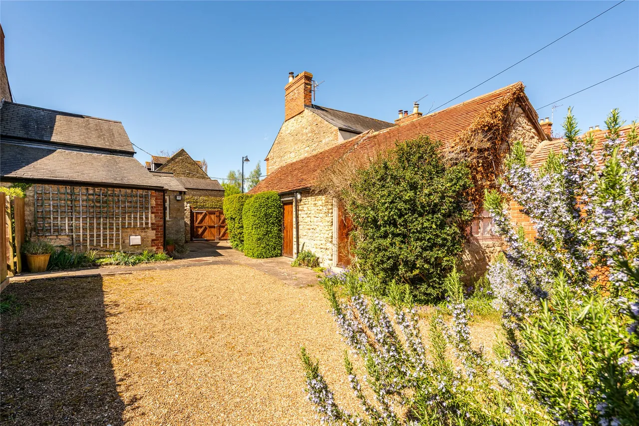 Dartmouth Road, Olney, MK46, photo 17