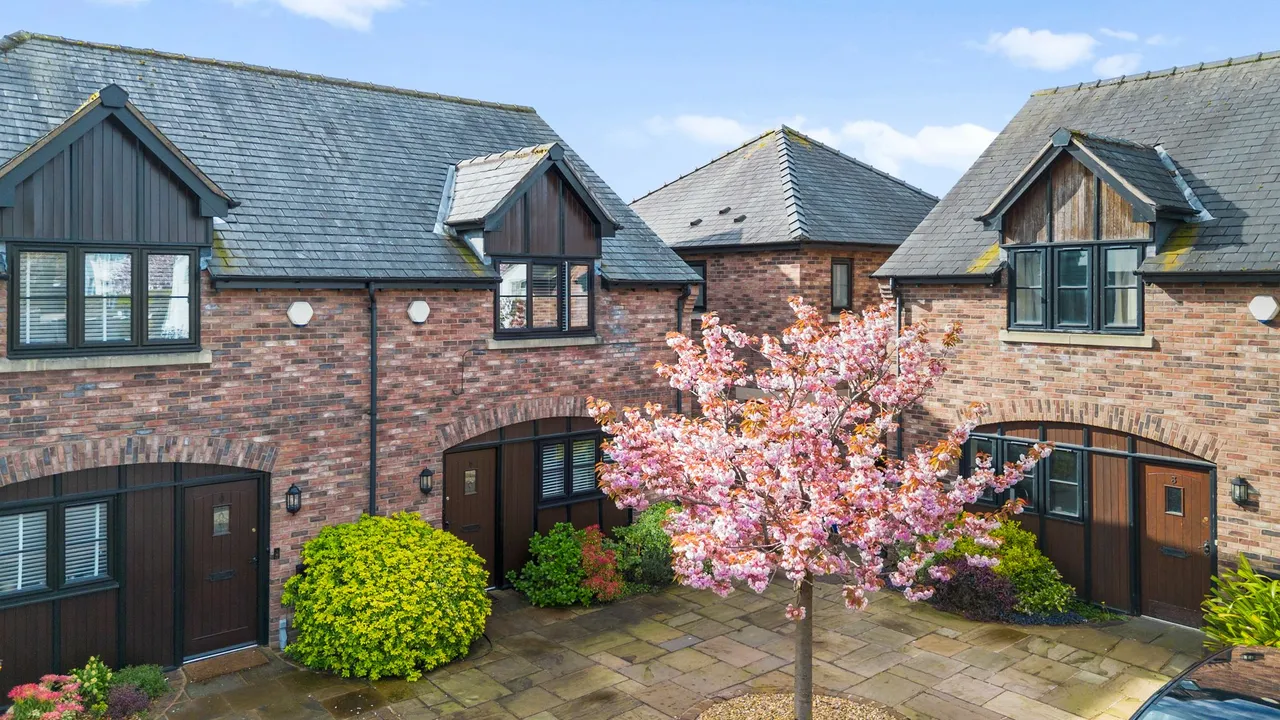 3 bed house for sale — Drapers Court, Lowton, Warrington, WA3 2BT