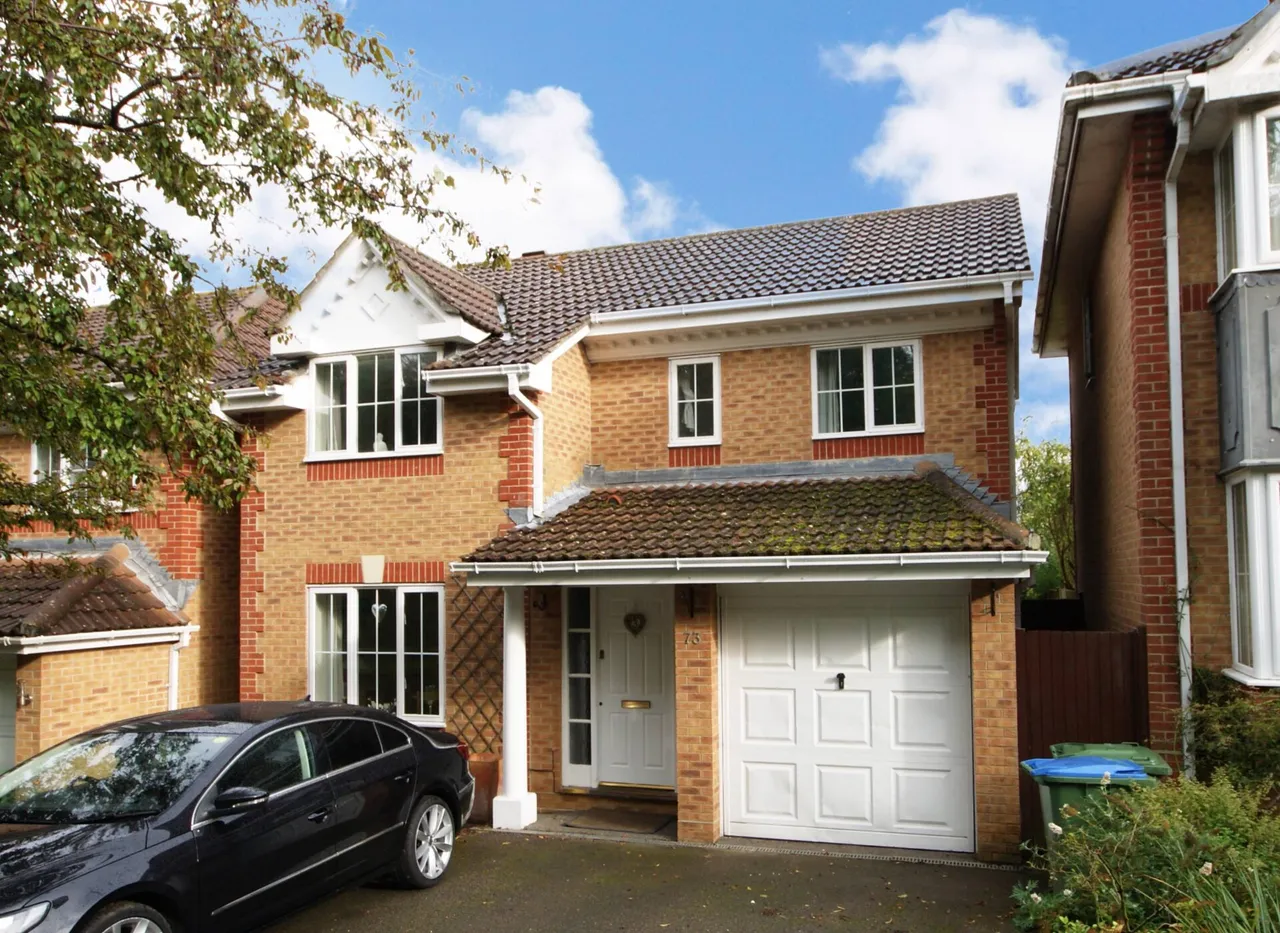 4 bed house for sale — Suffolk Drive, Whiteley