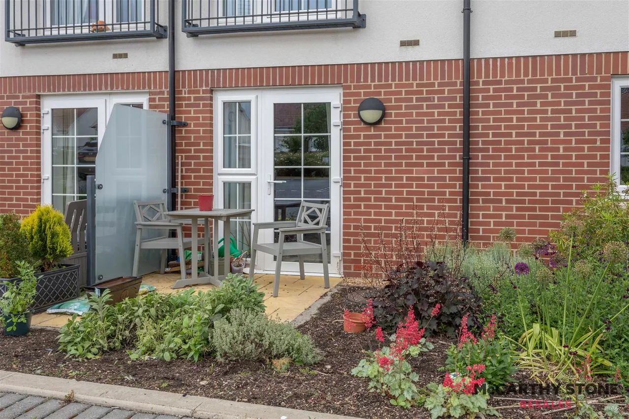 2 bed flat for sale, Seymour Road, Buntingford, SG9