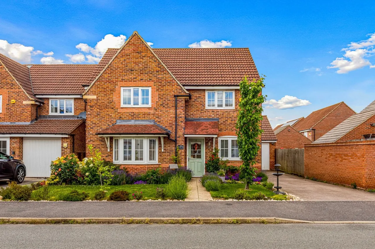 4 bed house for sale, Windlass Drive, Wigston, LE18