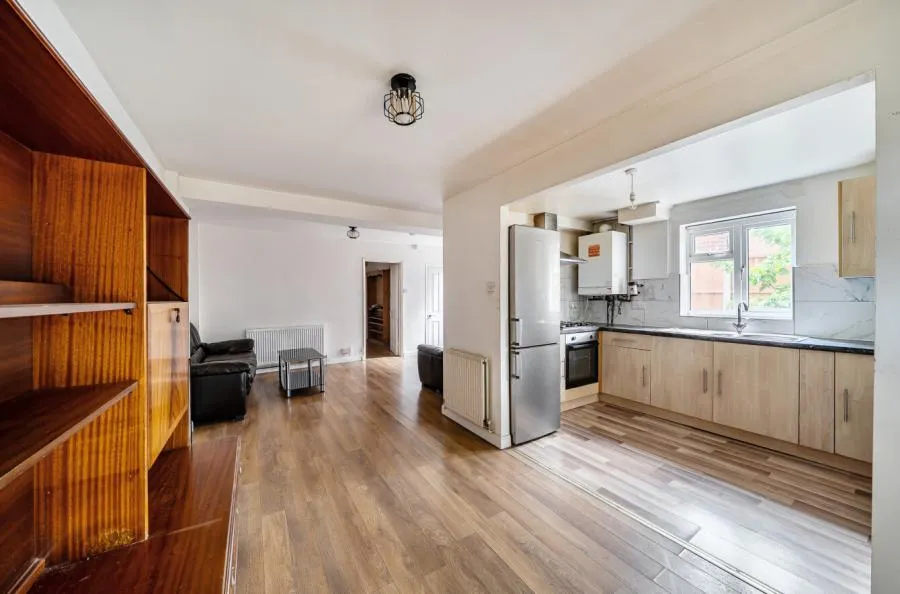 Mead Close, Slough, SL3, photo 2
