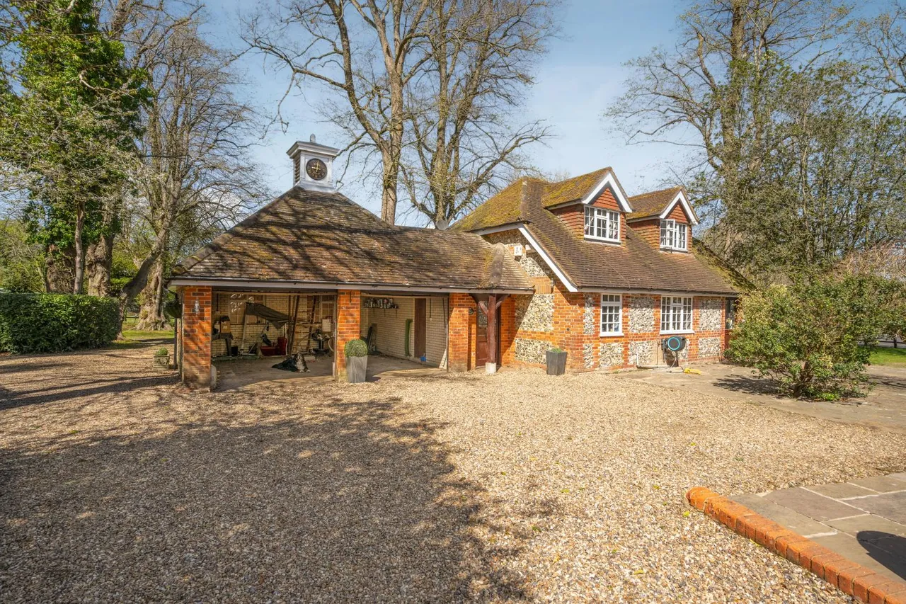 Sheepcote Dell Road, Holmer Green, HP15, photo 13