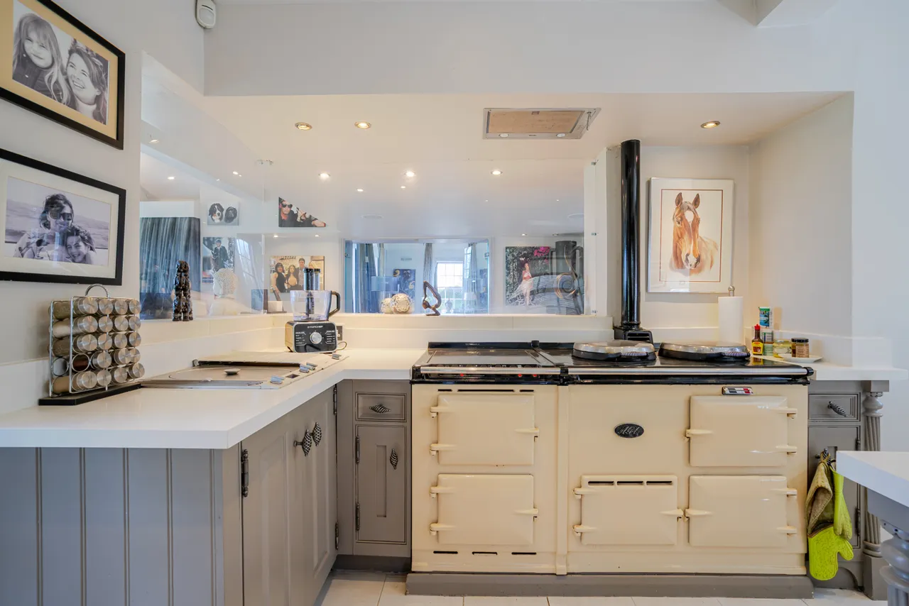 Sheepcote Dell Road, Holmer Green, HP15, photo 20