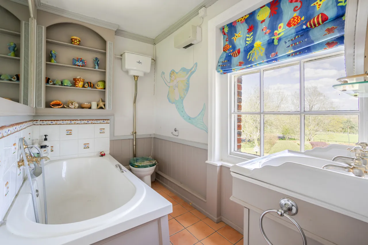 Sheepcote Dell Road, Holmer Green, HP15, photo 29
