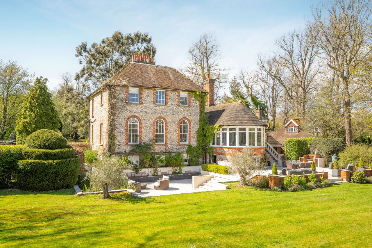 6 bed house for sale, Sheepcote Dell Road, Holmer Green, HP15