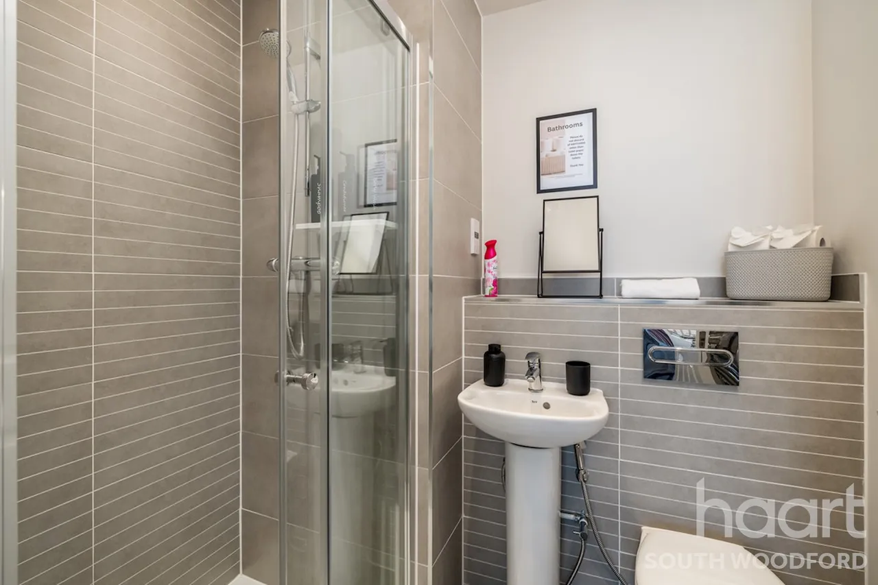 Becket Close, Woodford Green, IG8, photo 13