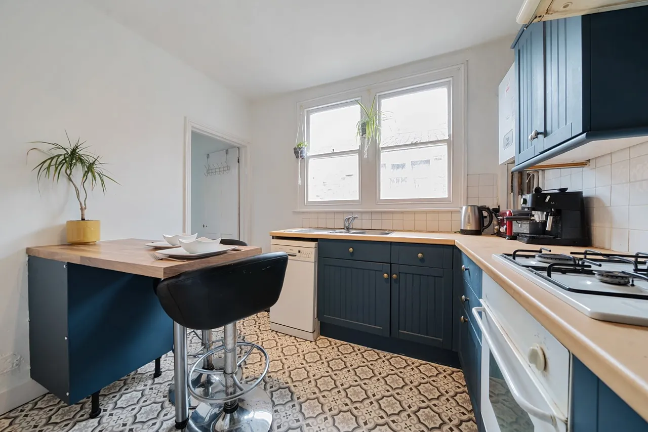 College Road, Colliers Wood, London, SW19, photo 7