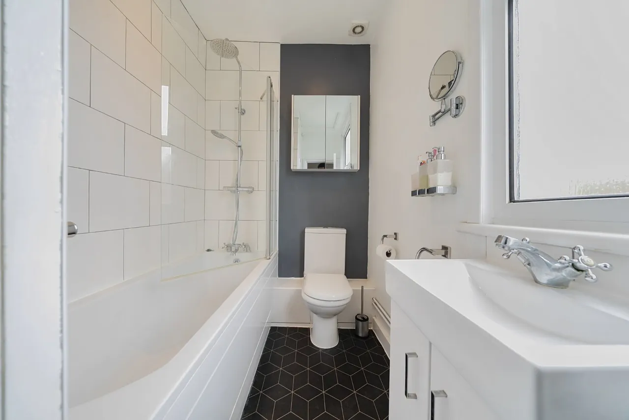 College Road, Colliers Wood, London, SW19, photo 9
