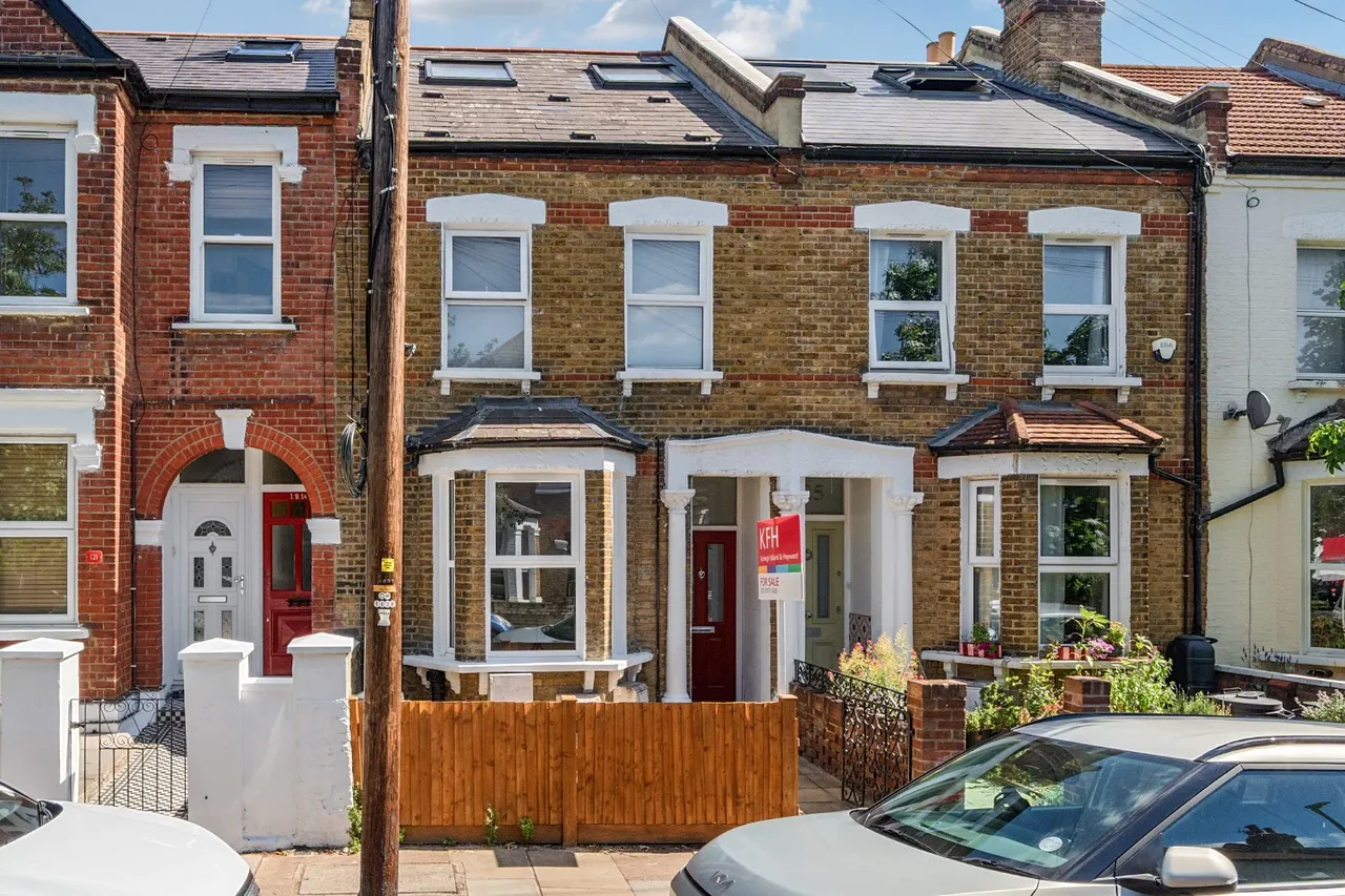 2 bed flat for sale — Trevelyan Road, Tooting, London, SW17